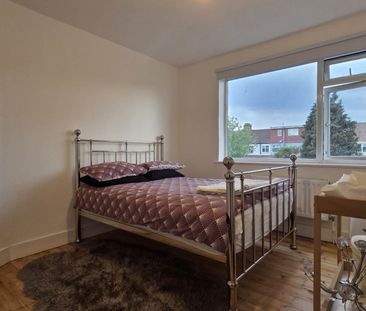 Price £825 pcm - Available Now - Furnished - Photo 4