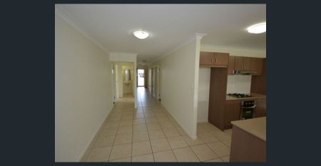 Comfort, space, and convenience – all in one family home! - Photo 3