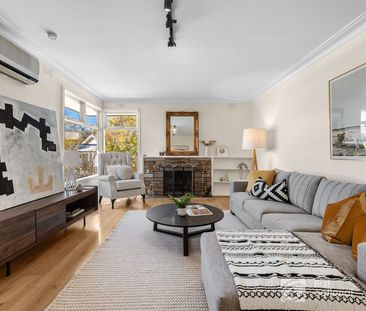 5-Bedroom Family Home in a Peaceful Glen Waverley Cul-de-Sac - Photo 6