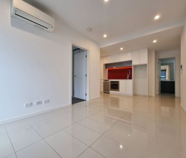 In the Heart of Prime Location! - Photo 4