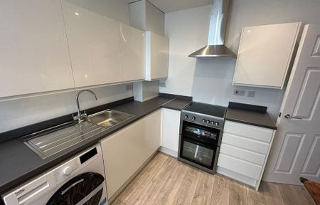 1 bedroom in a house share to rent - Photo 2