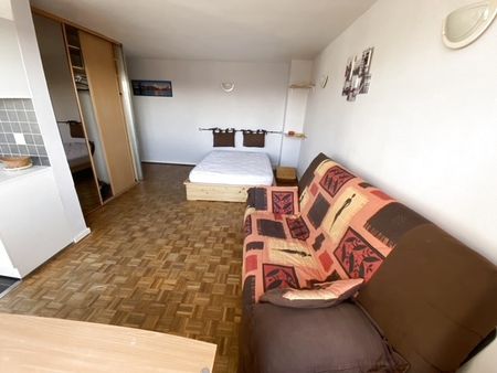 STUDIO MEUBLE PLACE D'ARMES AVEC BALCON ET PARKING - Photo 3