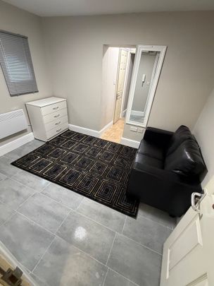 Studio Flat, Ridgway Road, LU2 - Photo 1