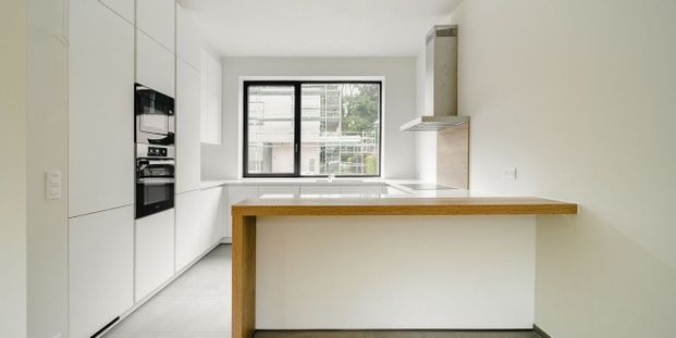 Woning te huur in Ukkel voor € 3.400 met 3 slaapkamers - Foto 1