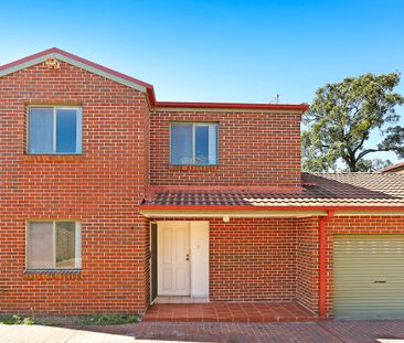 Spacious Townhouse - Photo 4