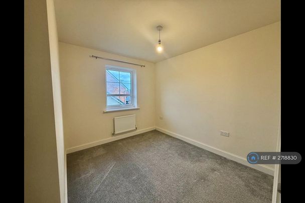 3 bedroom end of terrace house to rent - Photo 1