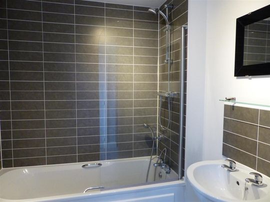 1 bedroom coach house to rent - Photo 1