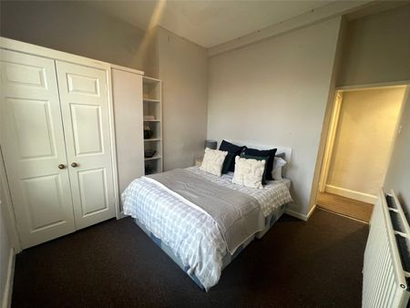 3 bedroom apartment to rent - Photo 4