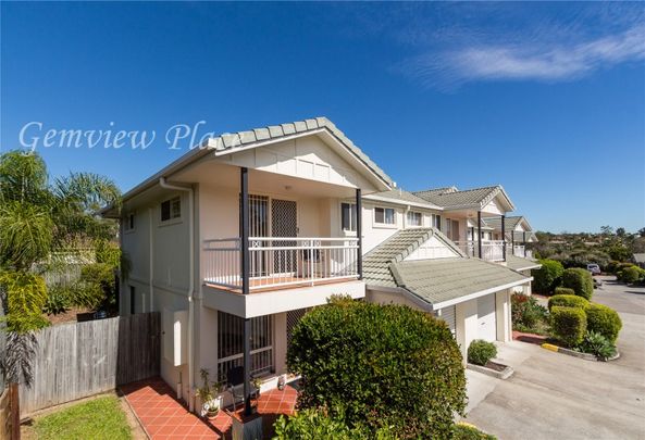 Great location, close to shops, school, and park. - Photo 1