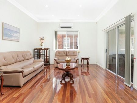 54 Rowland Avenue, WOLLONGONG NSW 2500 - Photo 3