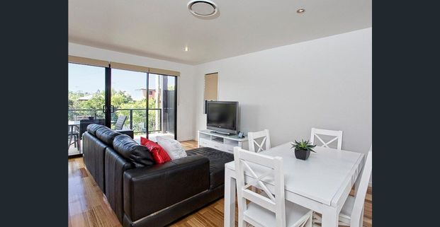 Stylish Townhome Living in the Heart of Alderley - Photo 1