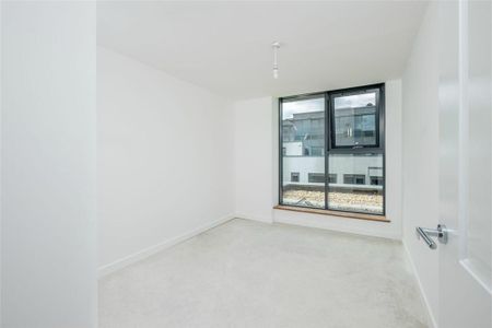 3 bedroom flat to rent - Photo 4