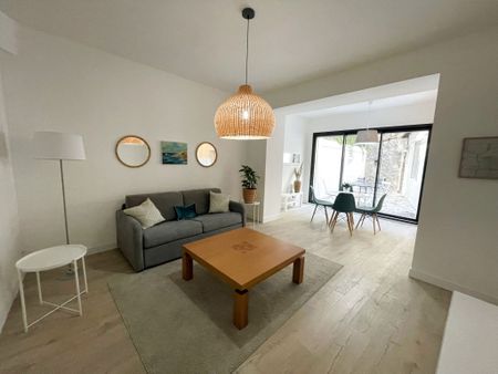 Appartement 3 pièces 61m2 MARSEILLE 1ER 1 200 euros - Photo 2