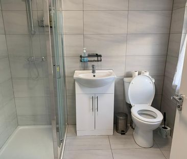 Room in a Shared House, Crest Road, NW2 - Photo 6