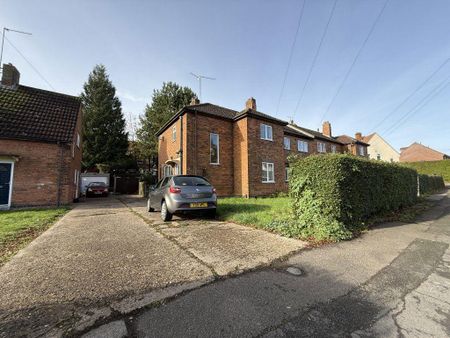 3 bedroom semi-detached house to rent - Photo 2