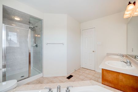 For Lease - 81 Estrella Crescent, Richmond Hill, Ontario - Photo 4