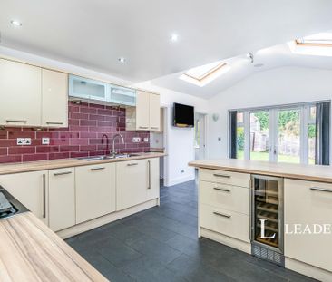 4 bedroom detached house to rent - Photo 6