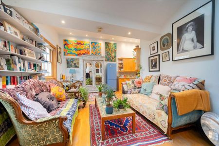 2 bedroom flat to rent - Photo 2