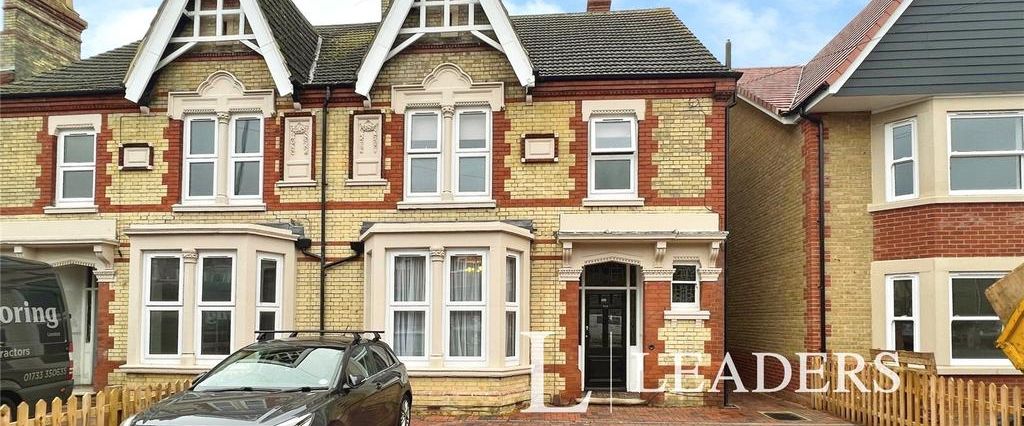 3 bedroom semi-detached house to rent - Photo 1