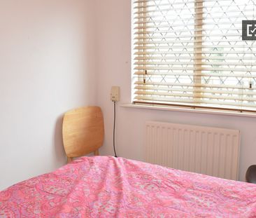 Decorated room in shared apartment in Donaghmede, Dublin - Photo 3