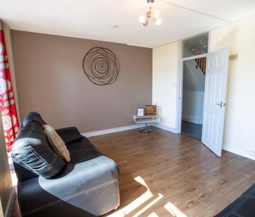 2 Bed Maisonette, Barry House, SE16 - Photo 2