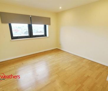 3 bedroom flat to rent - Photo 2
