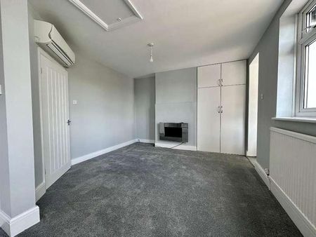 South Crescent, Southend On Sea, Essex, SS2 - Photo 4