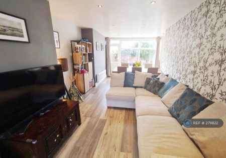 1 bedroom in a house share to rent - Photo 3