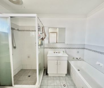 DOUBLE STOREY TOWNHOUSE ! - Photo 4