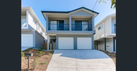 MODERN, FULLY FURNISHED, STUDIO APARTMENT - Photo 3