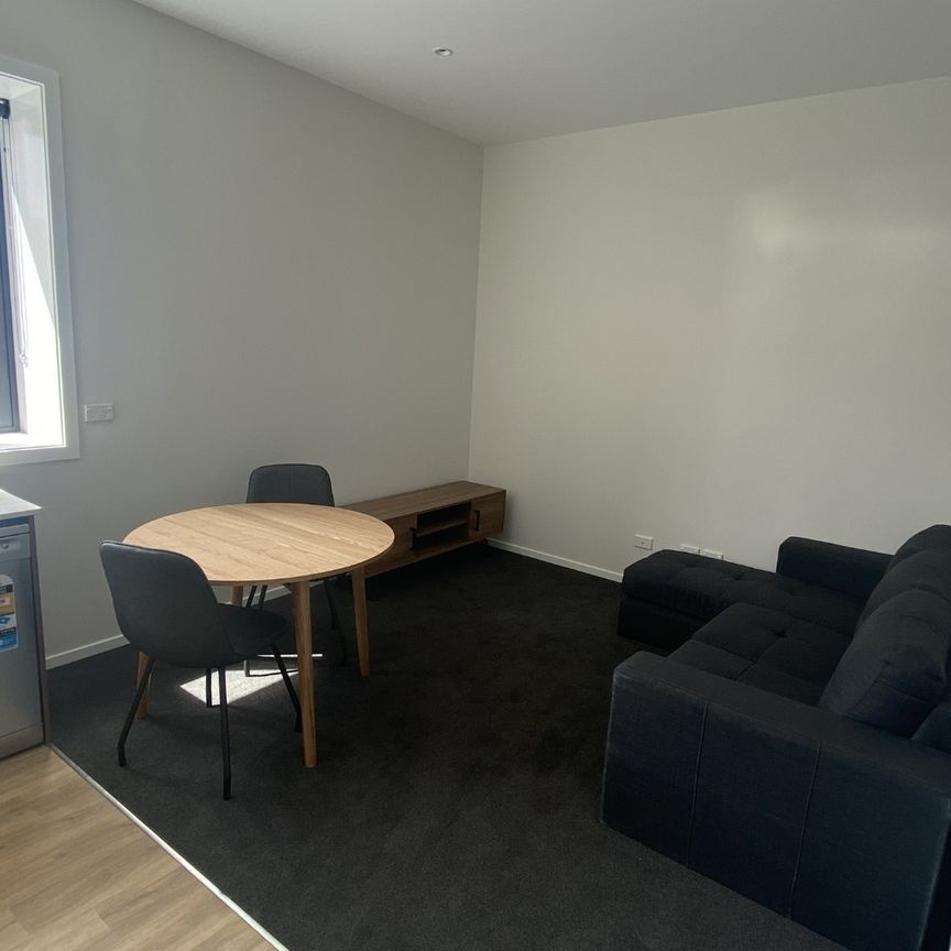 Modern 1-bedroom apartment on Queens Gardens. - Photo 1