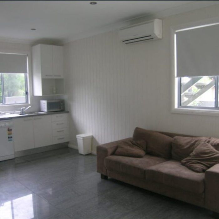 Modern Three Bedroom Unit - Great location and close to all amenities. - Photo 1
