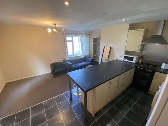 4 bedroom flat to rent - Photo 1