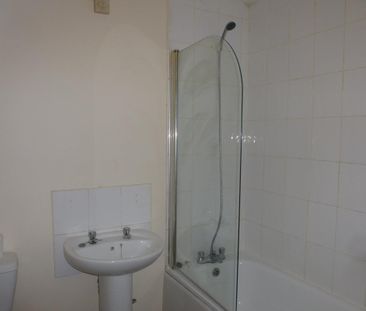 High Street - Photo 3