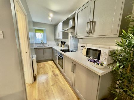 2 bedroom flat to rent - Photo 2