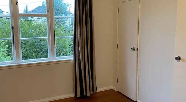 Tidy 2 Bedroom with large backyard - Photo 1