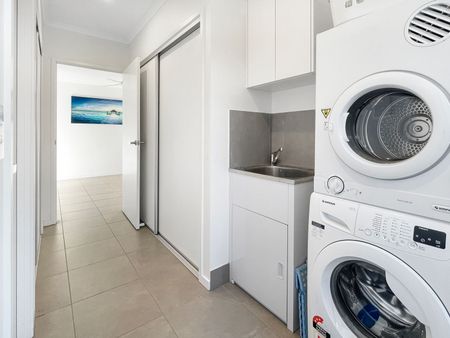 Low Maintenance 3 bed, study, 2 bath, 1 car, AC Home in Harmony - Photo 2