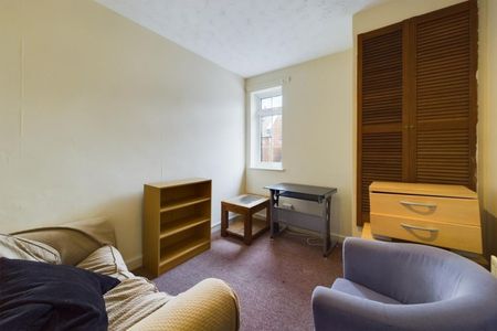 4 bedroom House To Let - Photo 3