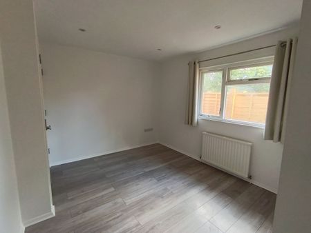 Rossway, Berkhamsted - Photo 3