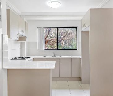 Beautifully Presented Apartment In Blue Ribbon Location - Photo 3