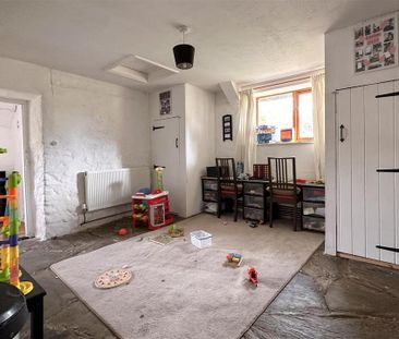 4 bedroom detached house to rent - Photo 2