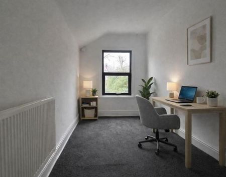 4 bedroom semi-detached house to rent - Photo 2