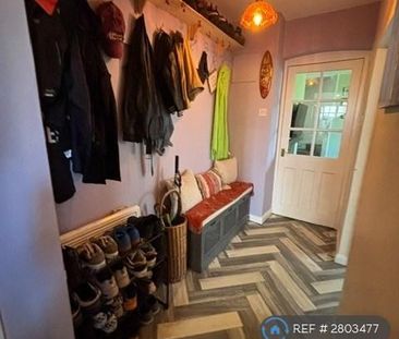 3 bedroom semi-detached house to rent - Photo 6