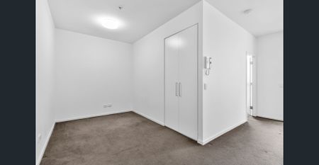 Modern, sunlit one-bedroom plus study apartment with elevated outlook - Photo 4