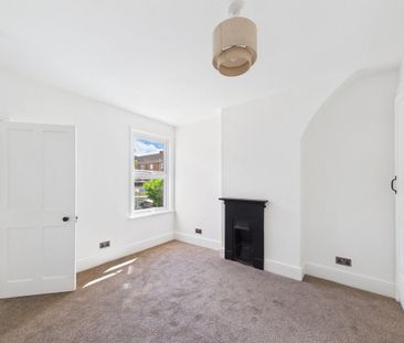2 bedroom semi-detached house to rent - Photo 5
