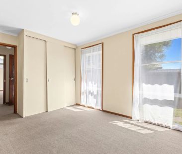 Comfortable Three-Bedroom Home in a Perfect Location! - Photo 4