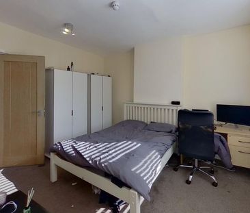 4 bedroom flat to rent - Photo 5