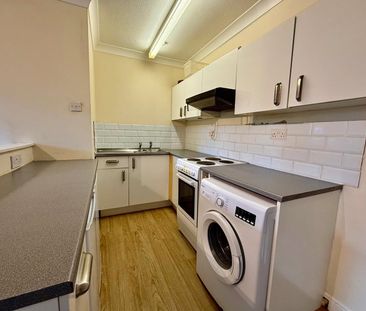 1 bedroom in Upshire Gardens, Bracknell - Photo 2