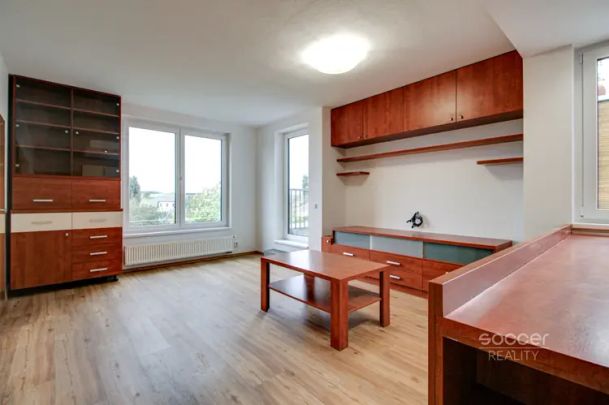 Pronájem 3+kk s velkou terasou a samostatnou garáží v ul. Bohdanečská, Praha 9 - Vinoř. - Photo 1