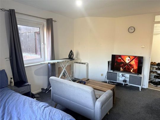 Studio to rent - Photo 1